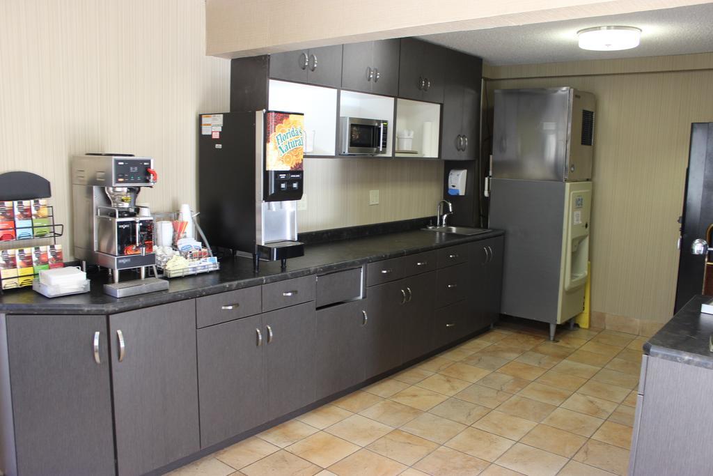 Super 8 By Wyndham Grand Forks Otel Dış mekan fotoğraf