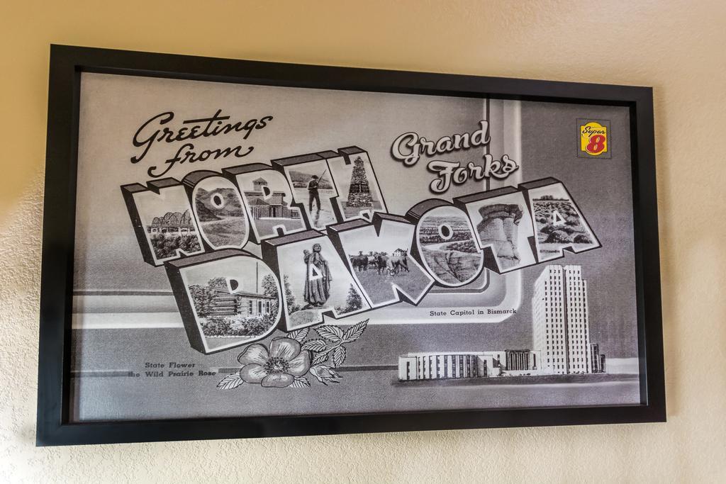 Super 8 By Wyndham Grand Forks Otel Dış mekan fotoğraf