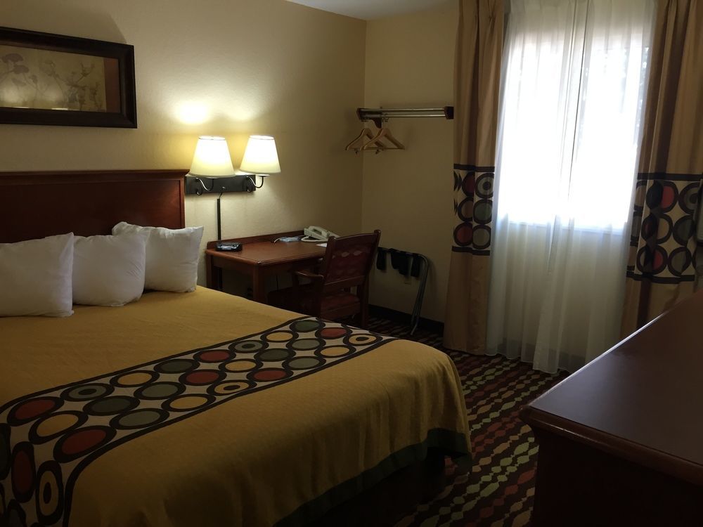 Super 8 By Wyndham Grand Forks Otel Dış mekan fotoğraf