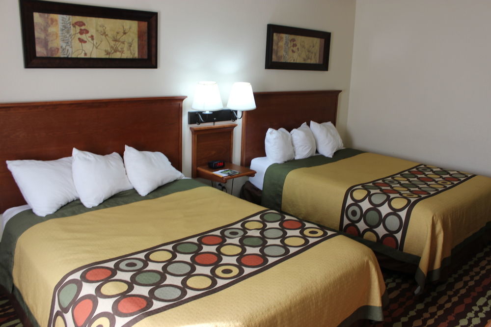Super 8 By Wyndham Grand Forks Otel Dış mekan fotoğraf