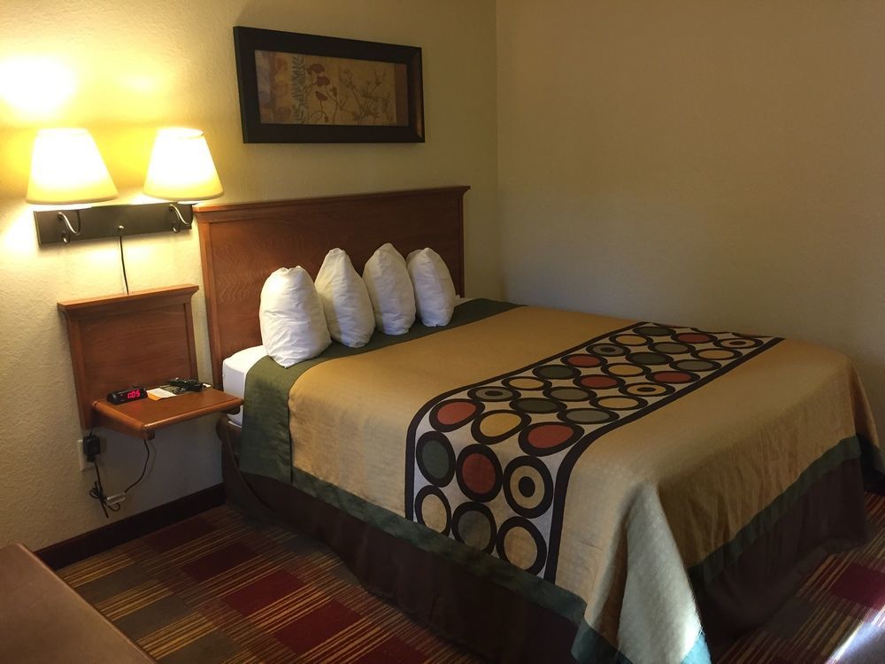 Super 8 By Wyndham Grand Forks Otel Dış mekan fotoğraf