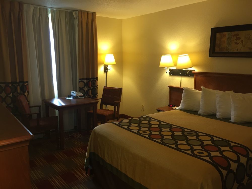 Super 8 By Wyndham Grand Forks Otel Dış mekan fotoğraf