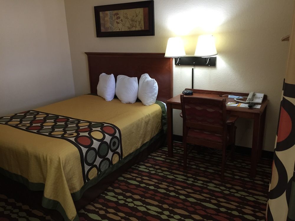 Super 8 By Wyndham Grand Forks Otel Dış mekan fotoğraf
