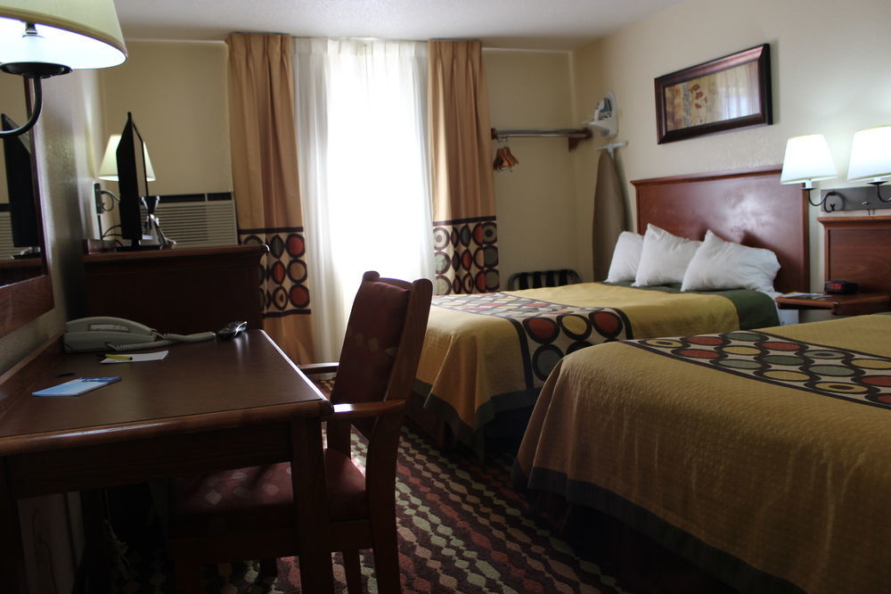 Super 8 By Wyndham Grand Forks Otel Dış mekan fotoğraf