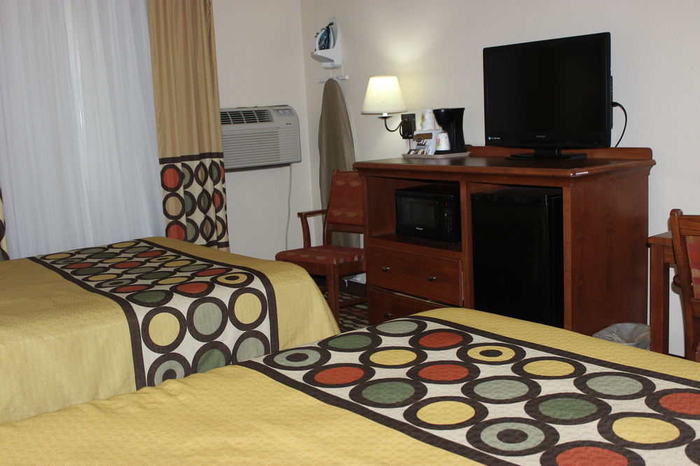 Super 8 By Wyndham Grand Forks Otel Dış mekan fotoğraf