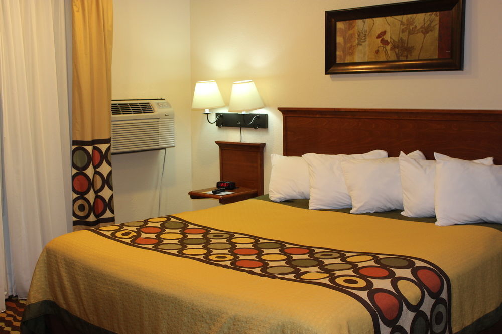 Super 8 By Wyndham Grand Forks Otel Dış mekan fotoğraf