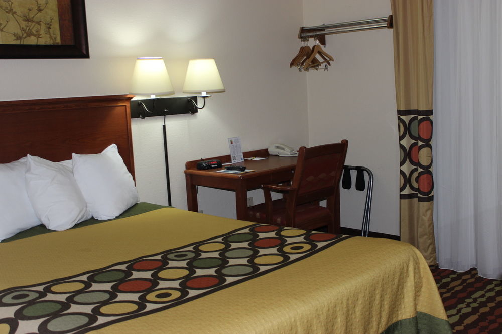 Super 8 By Wyndham Grand Forks Otel Dış mekan fotoğraf