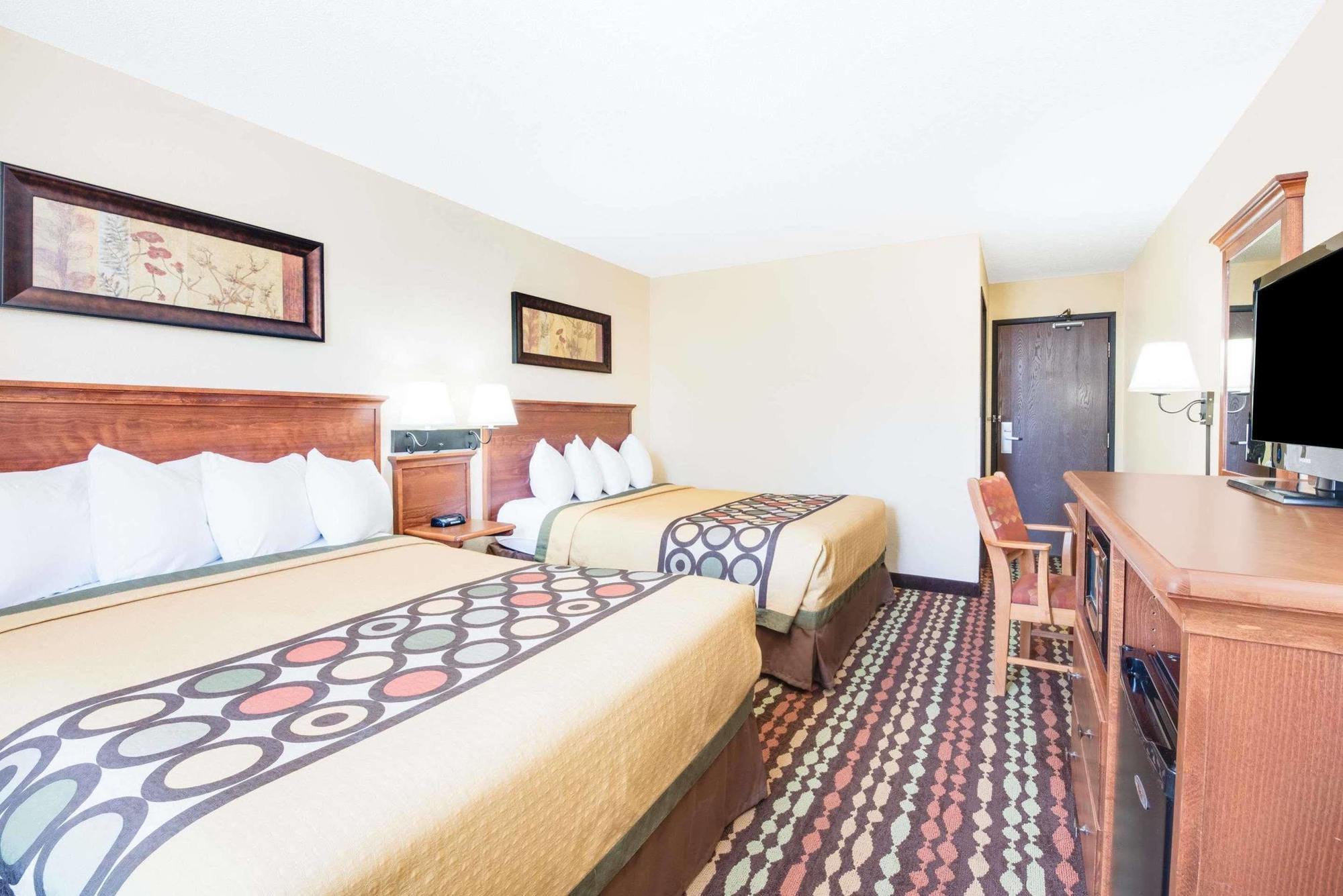 Super 8 By Wyndham Grand Forks Otel Dış mekan fotoğraf
