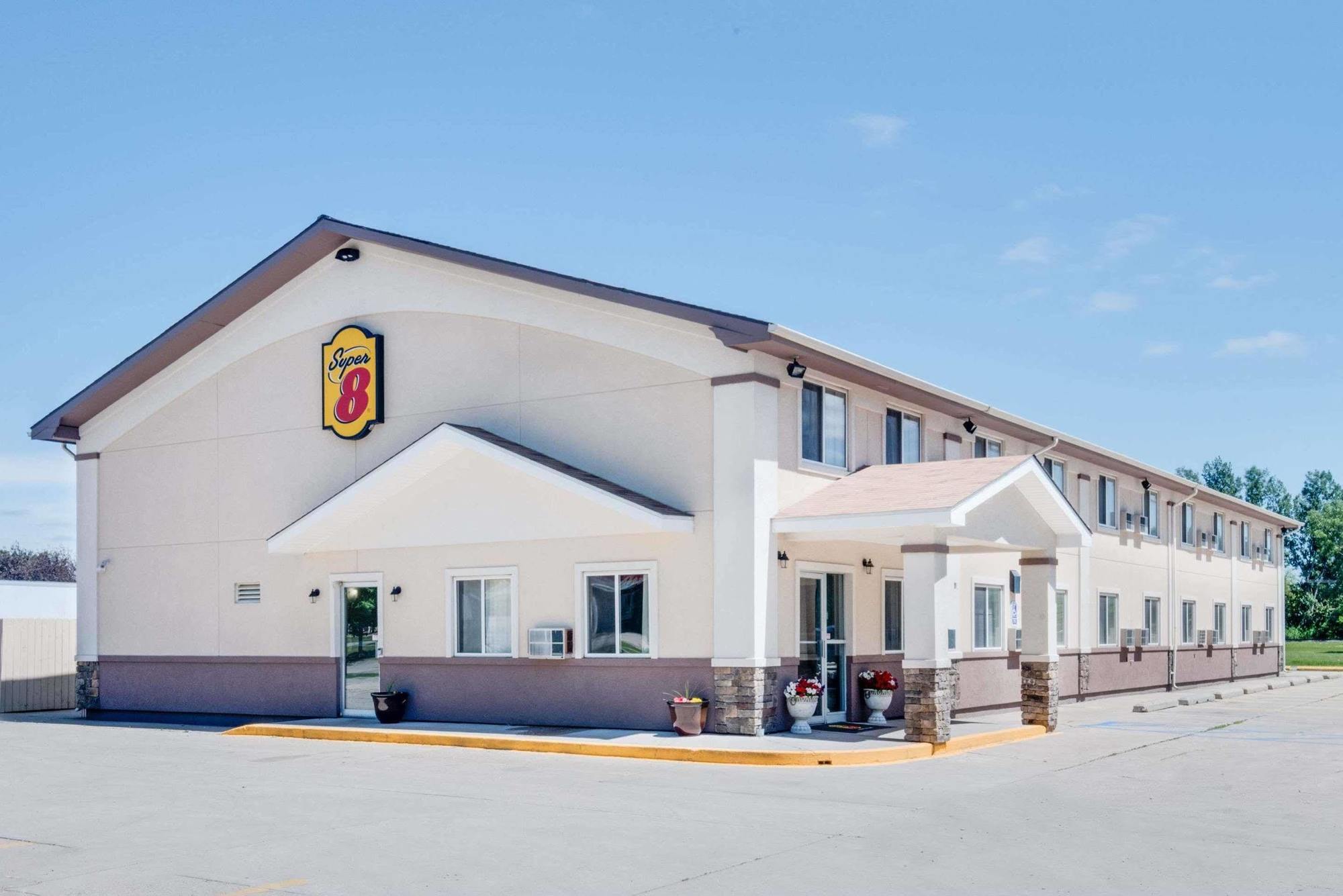 Super 8 By Wyndham Grand Forks Otel Dış mekan fotoğraf