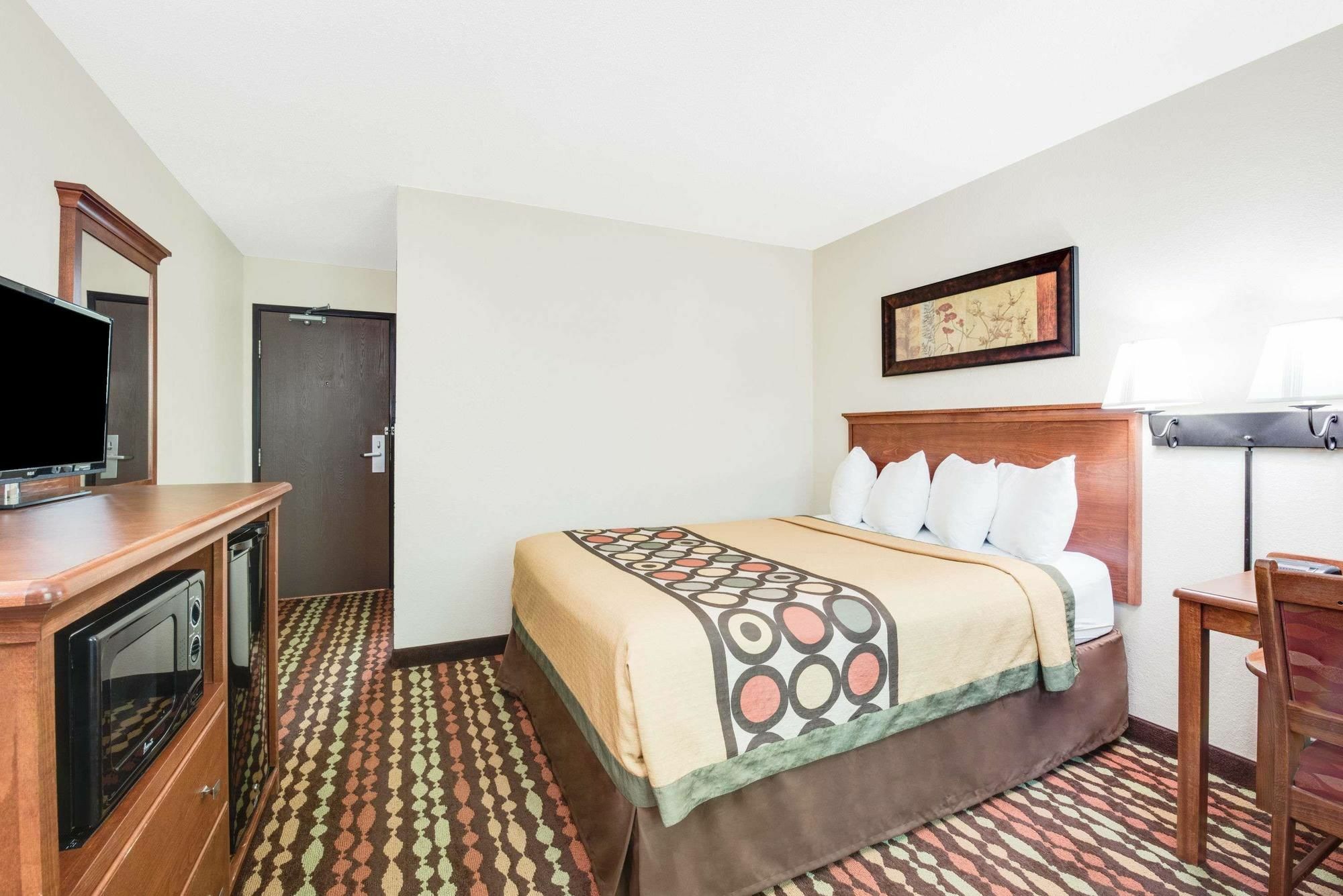 Super 8 By Wyndham Grand Forks Otel Dış mekan fotoğraf