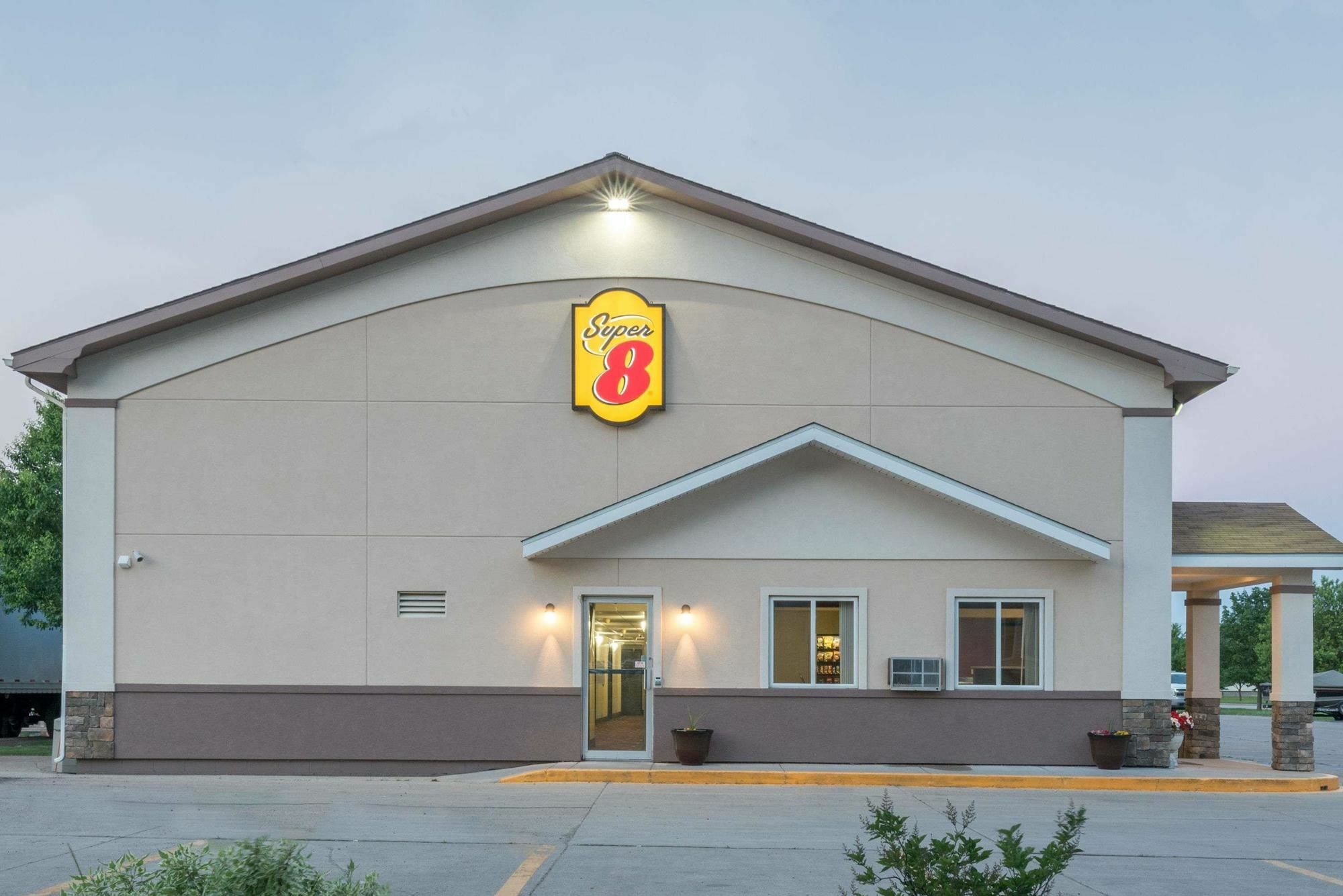 Super 8 By Wyndham Grand Forks Otel Dış mekan fotoğraf