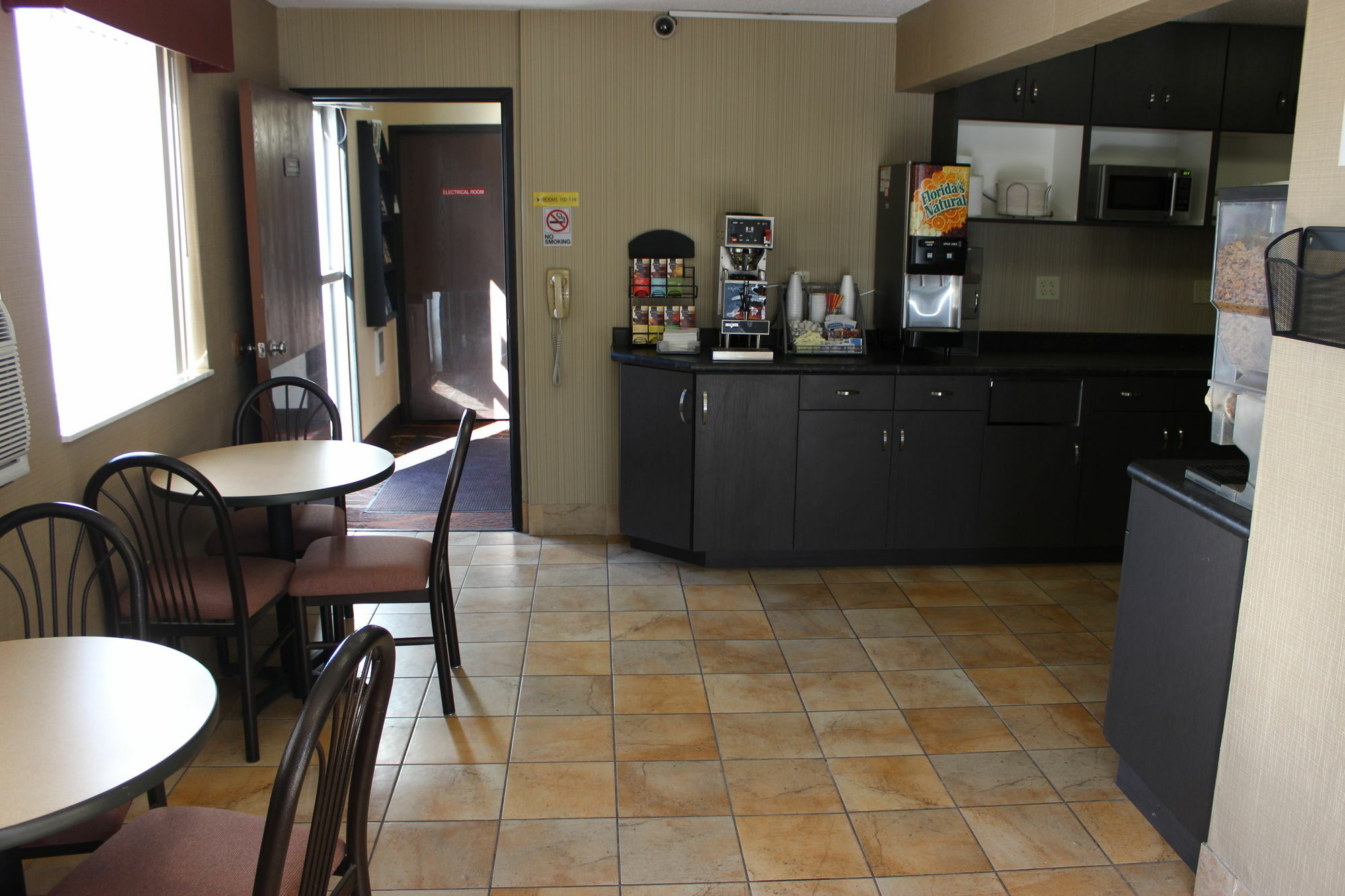 Super 8 By Wyndham Grand Forks Otel Dış mekan fotoğraf